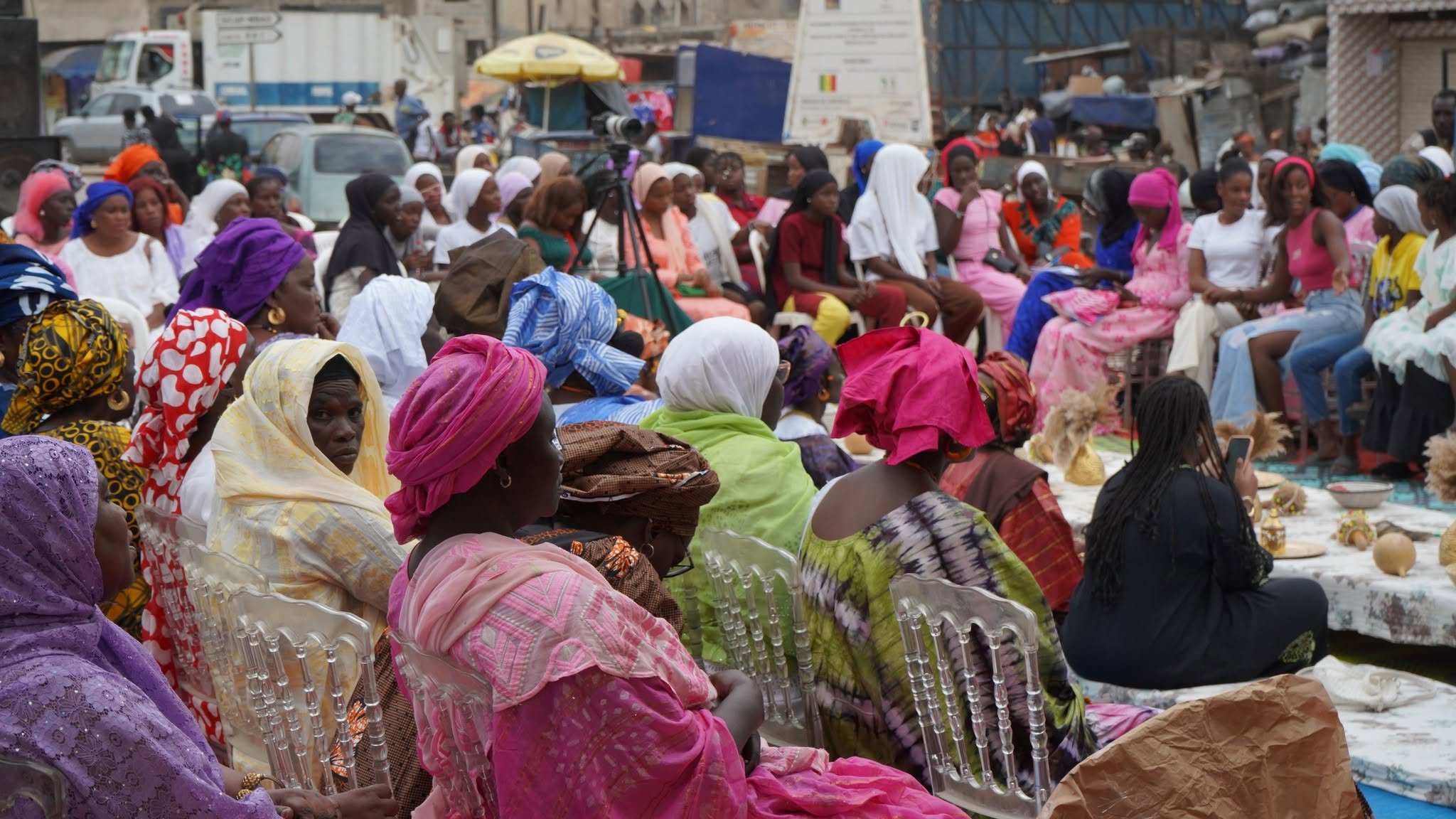 Rassemblement communautaire de femmes lors d'une rencontre de plaidoyer de J-GEN Sénégal pour un Code de la famille juste